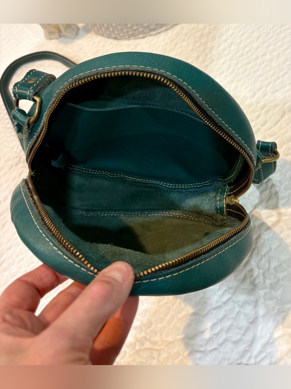 Portland Leather Goods Large Round Crossbody Bag Retired Color Peacock EUC 9X9 - Picture 5 of 11